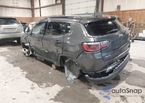 2018 Jeep Compass Latitude 4X4 from USA, damaged, VIN 3C4NJDBB4JT402164